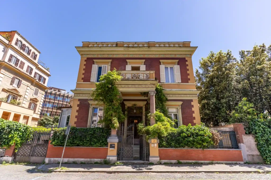 Intera villa indipendente a due piani con giardino per affitti medio brevi